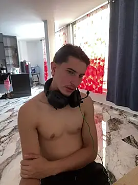 Snapshot of oliver_Lz chatting on March 4, 1:39 pm oliver Lz online show from March 4, 1:39 pm