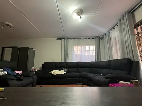 Snapshot of Dicktator16 chatting on February 17, 4:09 am Dicktator16 online show from February 17, 4:09 am