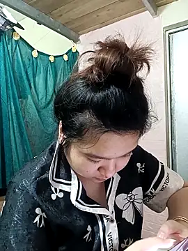 Thomgdee online show from April 2, 5:43 pm