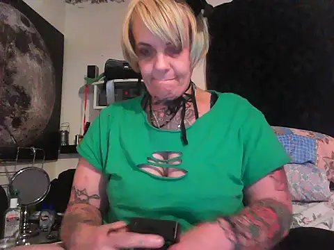 Snapshot of Hunniebunnie78 chatting on June 14, 6:48 am Hunniebunnie78 online show from June 14, 6:48 am