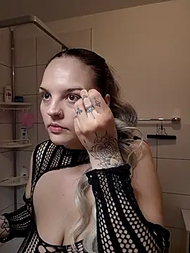 Jujuicy 97 online show from February 5, 6:01 pm