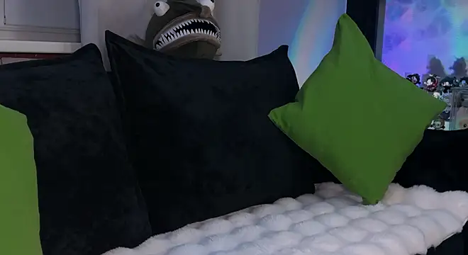 KiraLiLime online show from March 12, 7:20 pm