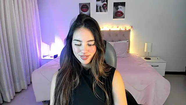 Snapshot of _Charlotte_evans_1 chatting on November 8, 12:22 am Charlotte evans 1 online show from November 8, 12:22 am