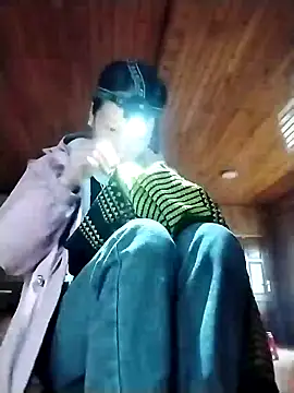 Snapshot of lytamye chatting on December 6, 1:07 am lytamye online show from December 6, 1:07 am