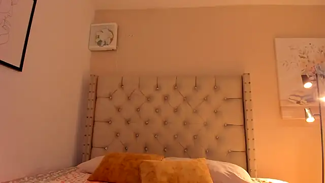 vanesasexyhot21 online show from March 3, 2:18 am