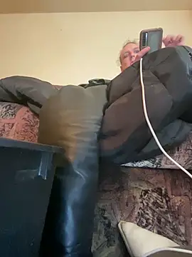 kikiwonderbar online show from November 4, 12:48 pm