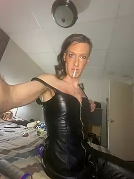 kikiwonderbar online show from March 18, 1:31 am