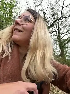 EmyLana online show from April 12, 7:57 am