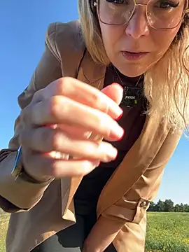 EmyLana online show from April 21, 6:52 am