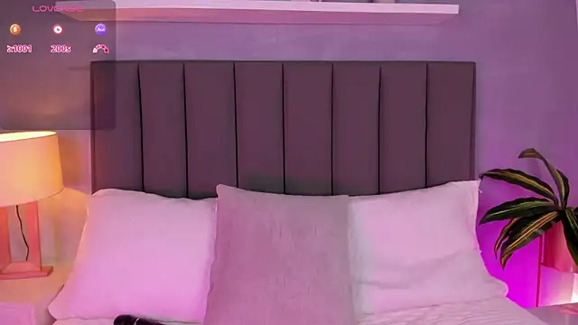 Snapshot of alisson_81 chatting on February 5, 2:38 am alisson 81 online show from February 5, 2:38 am