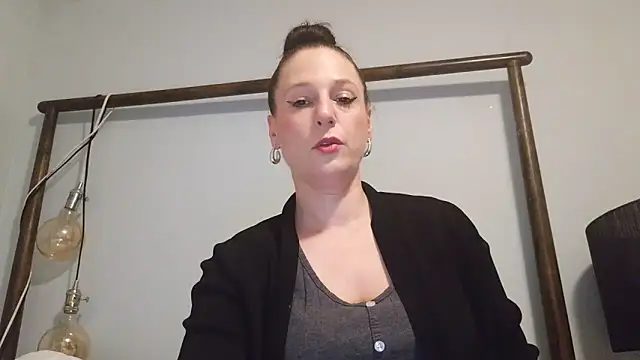 Audrey hotty online show from February 8, 5:00 am