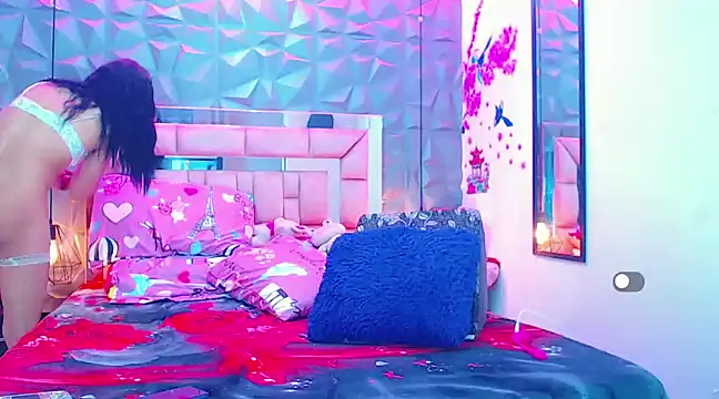 Snapshot of Doll_IvannaTs chatting on February 18, 1:32 am Doll IvannaTs online show from February 18, 1:32 am