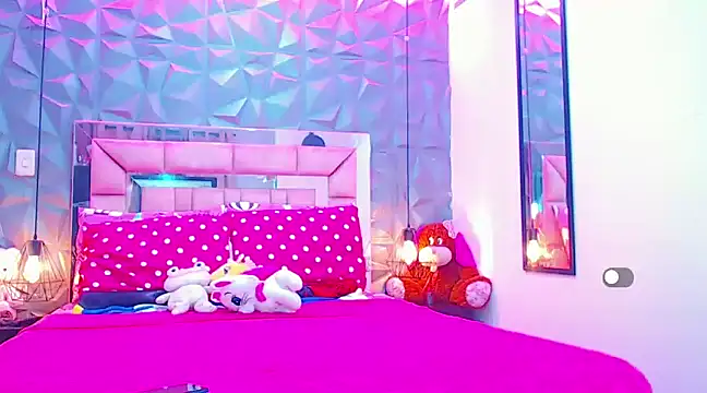 Snapshot of Doll_IvannaTs chatting on February 20, 10:59 pm Doll IvannaTs online show from February 20, 10:59 pm