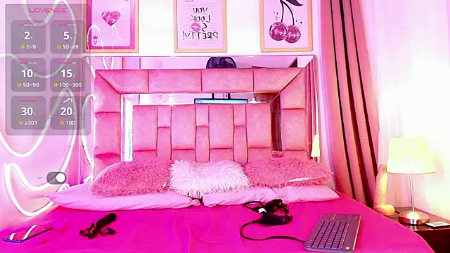 Snapshot of Doll_IvannaTs chatting on February 3, 9:53 pm Doll IvannaTs online show from February 3, 9:53 pm