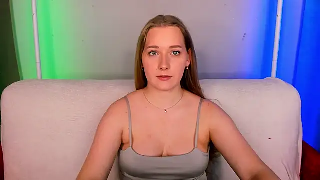 Snapshot of AlinaVice chatting on April 21, 2:51 am AlinaVice online show from April 21, 2:51 am
