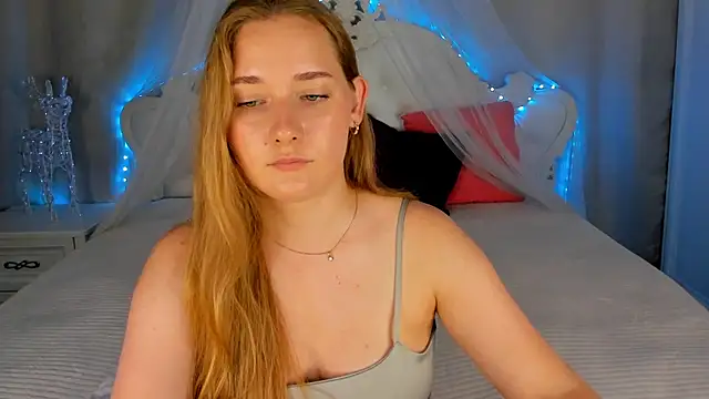 Snapshot of AlinaVice chatting on July 7, 7:23 am AlinaVice online show from July 7, 7:23 am
