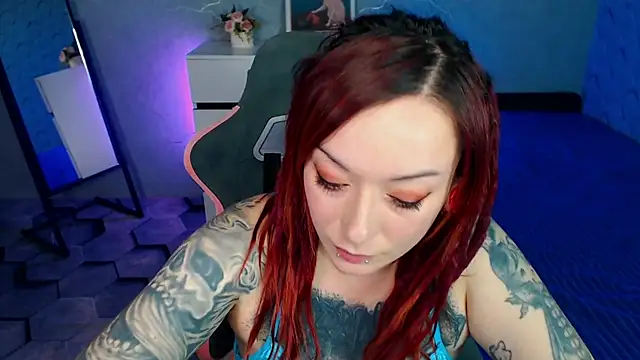 Snapshot of Miss-Tattoo chatting on April 28, 3:28 pm Miss-Tattoo online show from April 28, 3:28 pm