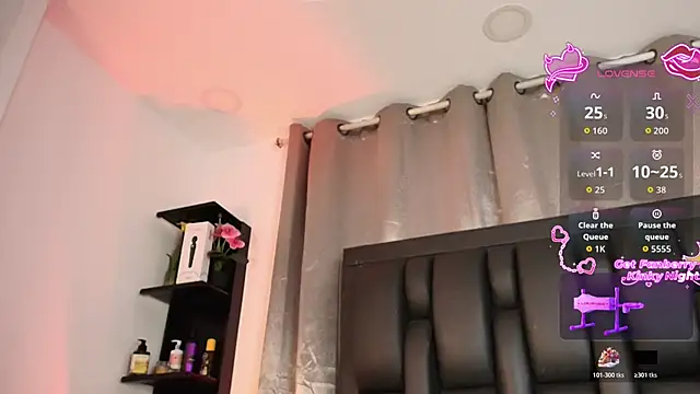 Snapshot of SaraRoy_ chatting on May 26, 11:56 pm SaraRoy online show from May 26, 11:56 pm