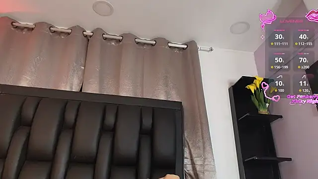 Snapshot of SaraRoy_ chatting on June 8, 11:05 pm SaraRoy online show from June 8, 11:05 pm