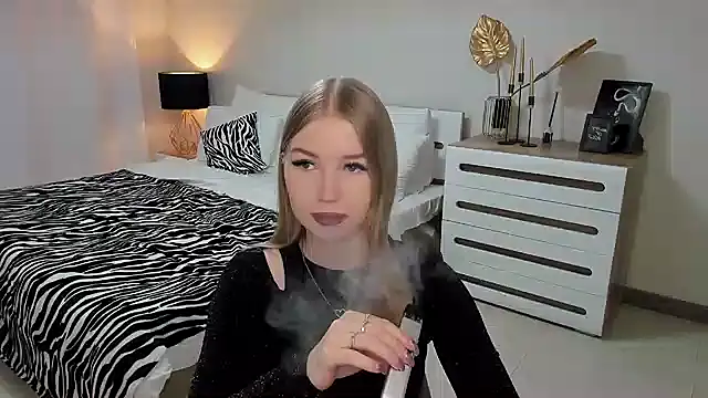 shy  lady online show from March 20, 9:24 pm