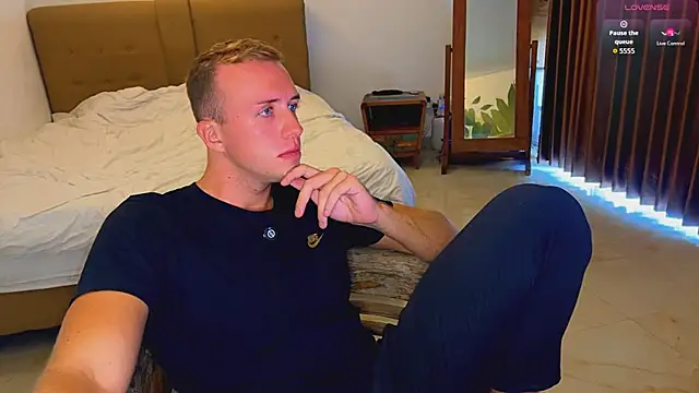 Snapshot of tommy_cumfinger chatting on June 17, 1:41 am tommy cumfinger online show from June 17, 1:41 am