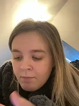 Snapshot of princess_blondex chatting on January 15, 3:39 pm princess blondex online show from January 15, 3:39 pm