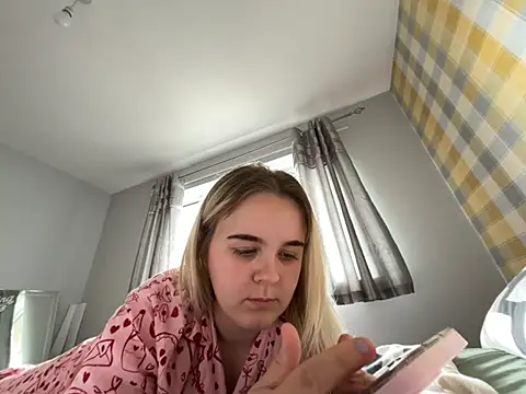 Snapshot of princess_blondex chatting on June 3, 2:44 pm princess blondex online show from June 3, 2:44 pm