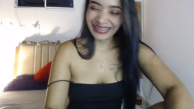 Snapshot of sabrina_brunette chatting on June 19, 4:28 am sabrina brunette online show from June 19, 4:28 am