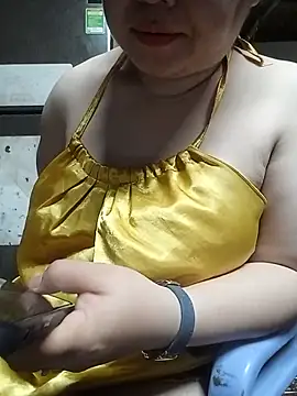 Snapshot of VyOanh2K chatting on May 14, 3:52 pm VyOanh2K online show from May 14, 3:52 pm