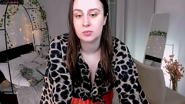 Snapshot of Lattea chatting on May 5, 5:43 pm Lattea online show from May 5, 5:43 pm