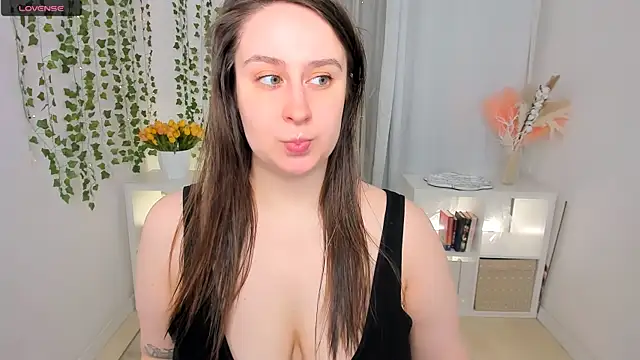 Snapshot of Lattea chatting on May 29, 8:12 am Lattea online show from May 29, 8:12 am
