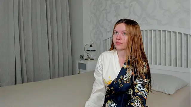 Snapshot of Eva__Lewis chatting on June 2, 2:24 am Eva Lewis online show from June 2, 2:24 am