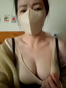 Snapshot of Susu204 chatting on December 20, 4:53 am Susu204 online show from December 20, 4:53 am