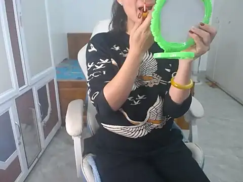 Snapshot of Susu204 chatting on February 9, 6:22 am Susu204 online show from February 9, 6:22 am