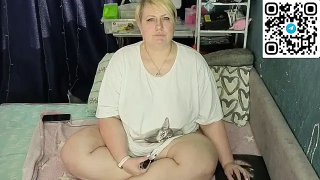 CuteHanna online show from April 3, 1:09 pm