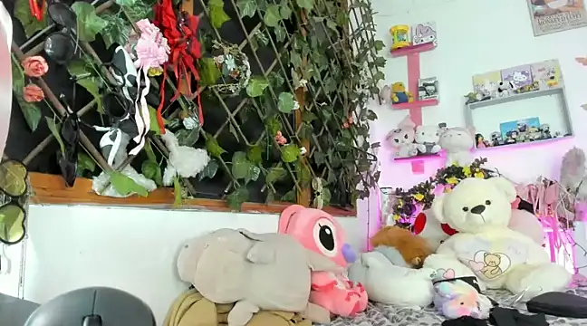 LunaDeCristall online show from February 11, 4:44 am