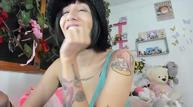 LunaDeCristall online show from February 27, 6:50 am