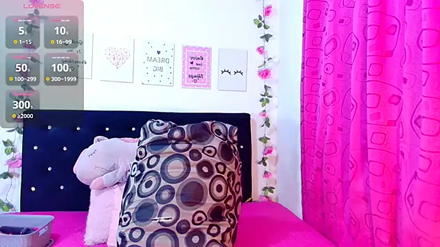 Snapshot of CiaraEbony chatting on January 10, 11:11 am CiaraEbony online show from January 10, 11:11 am