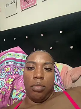 Snapshot of CiaraEbony chatting on April 28, 12:42 am CiaraEbony online show from April 28, 12:42 am