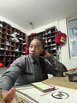 Snapshot of CiaraEbony chatting on May 24, 11:15 am CiaraEbony online show from May 24, 11:15 am