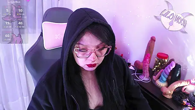 Snapshot of LiloMoon69 chatting on April 22, 2:14 am LiloMoon69 online show from April 22, 2:14 am