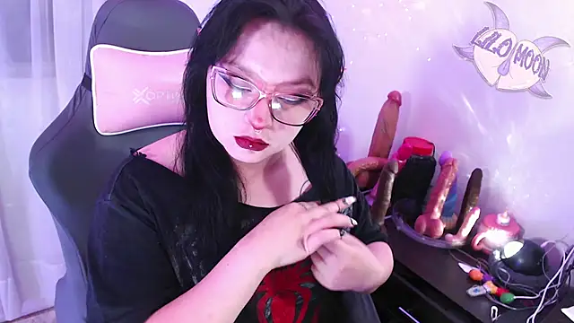Snapshot of LiloMoon69 chatting on May 3, 7:58 am LiloMoon69 online show from May 3, 7:58 am