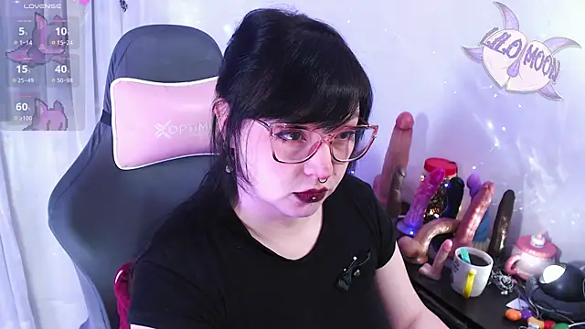 Snapshot of LiloMoon69 chatting on May 15, 5:14 am LiloMoon69 online show from May 15, 5:14 am