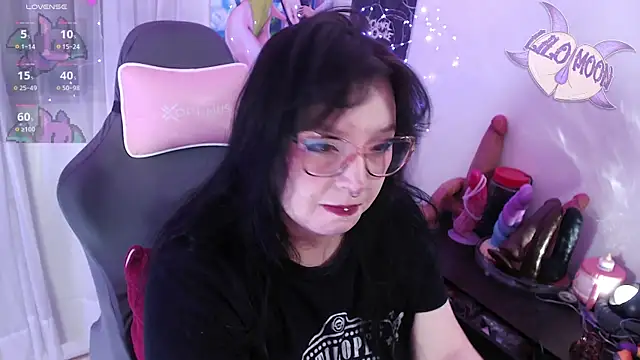 Snapshot of LiloMoon69 chatting on May 31, 10:44 am LiloMoon69 online show from May 31, 10:44 am