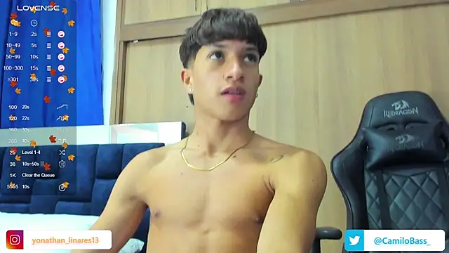 Snapshot of _CamiloBass chatting on February 16, 1:47 am  CamiloBass online show from February 16, 1:47 am