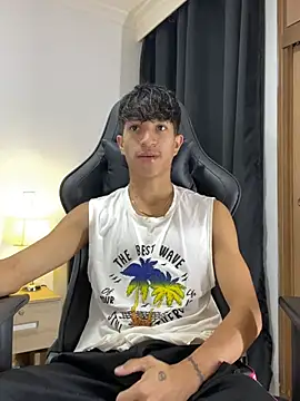 Snapshot of _CamiloBass chatting on May 14, 7:09 pm CamiloBass online show from May 14, 7:09 pm