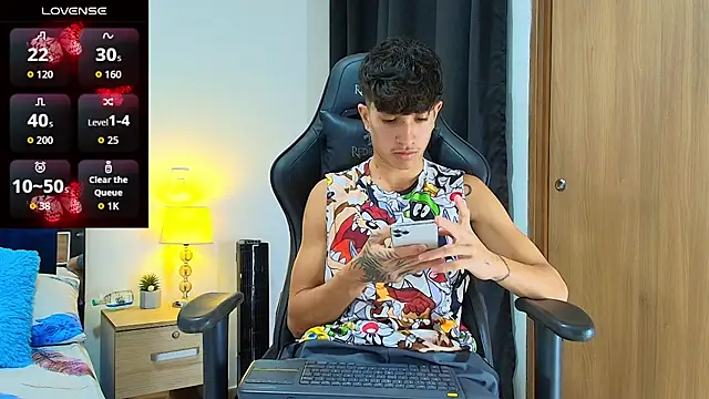 Snapshot of _CamiloBass chatting on May 23, 1:11 am CamiloBass online show from May 23, 1:11 am