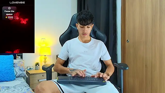 Snapshot of _CamiloBass chatting on May 24, 8:25 pm CamiloBass online show from May 24, 8:25 pm