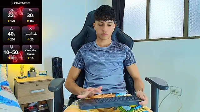 Snapshot of _CamiloBass chatting on June 10, 7:35 pm CamiloBass online show from June 10, 7:35 pm