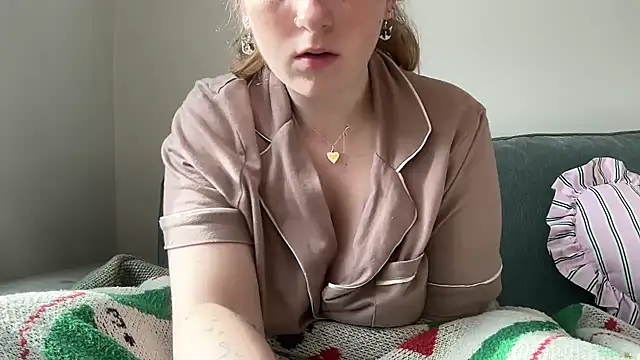 Snapshot of lilsbabyxo chatting on May 17, 7:28 am lilsbabyxo online show from May 17, 7:28 am